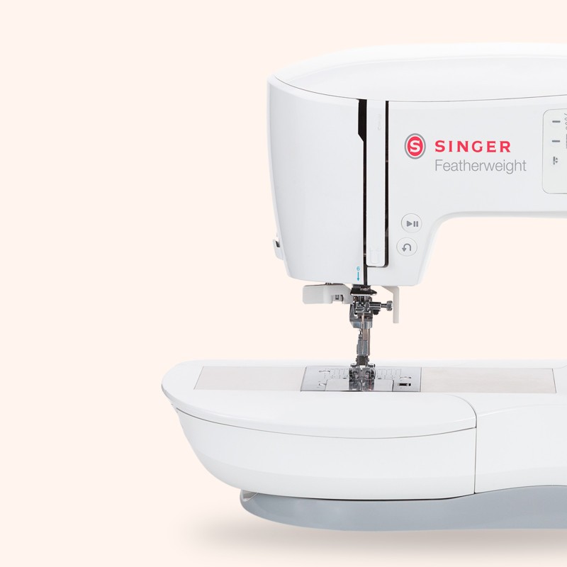 Machine à coudre Featherweight C240